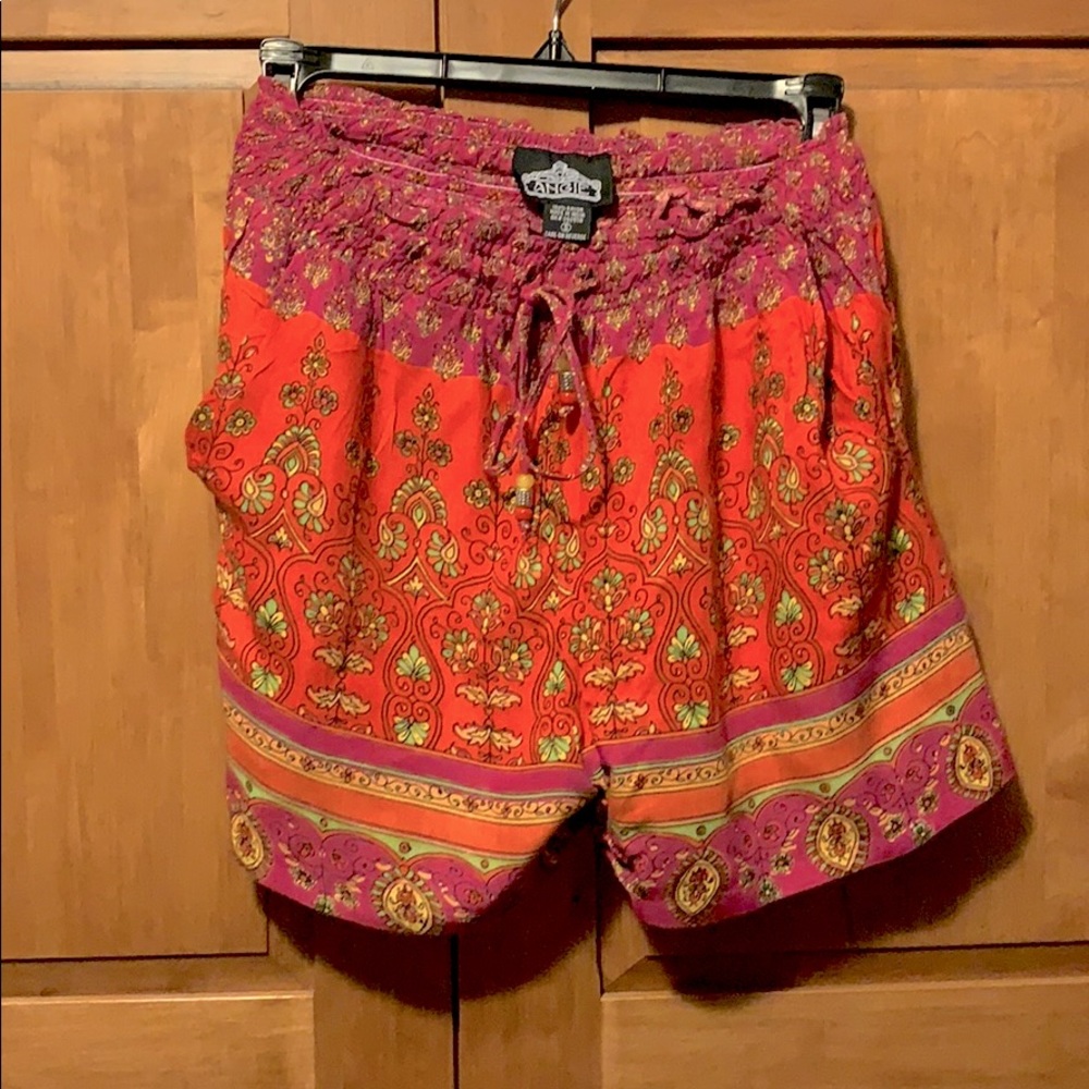 LIGHTLY WORN | Flowy Patterned Shorts